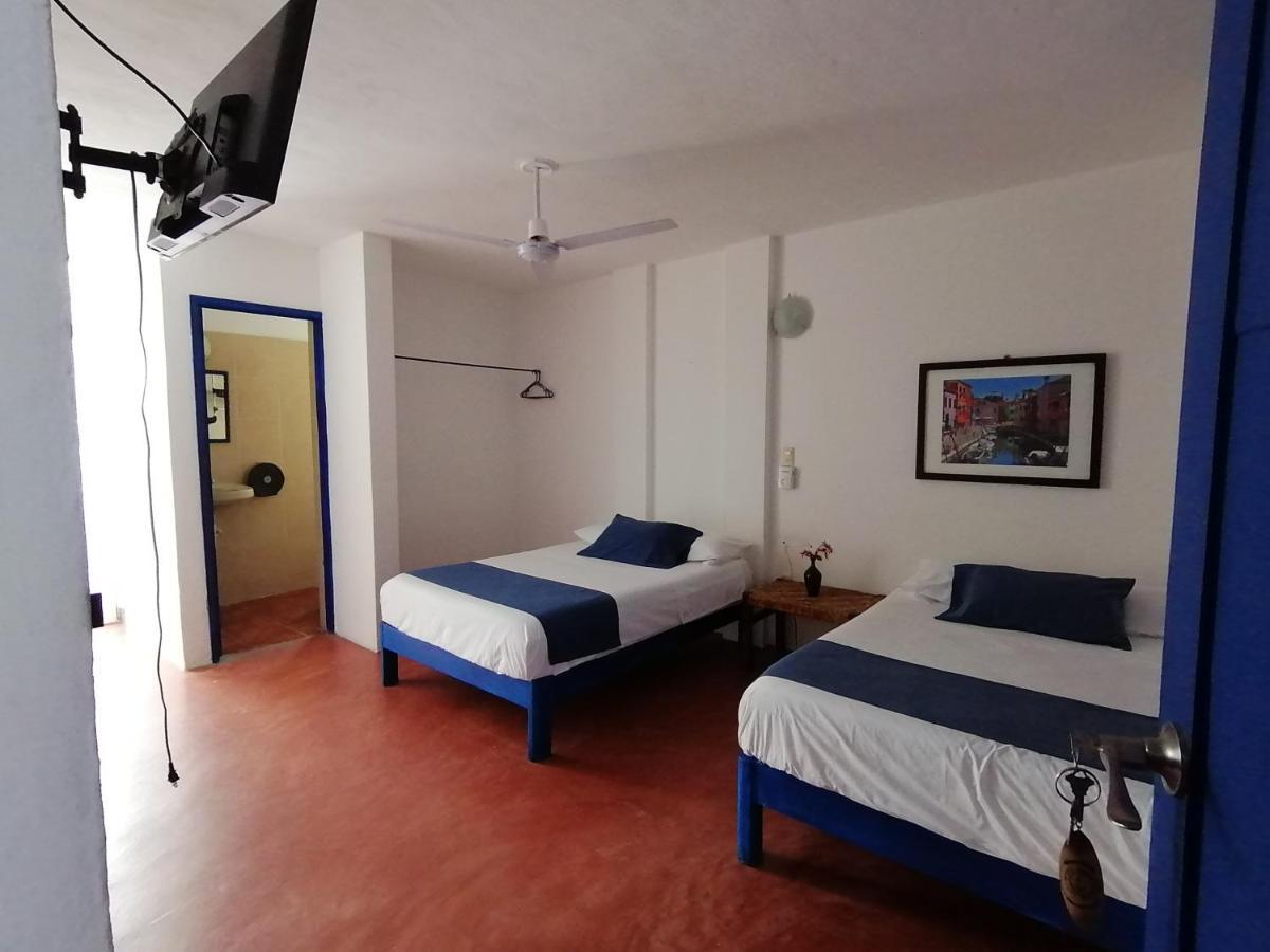 Hotel & Hostal Mayflower Puerto Escondido  Exterior photo